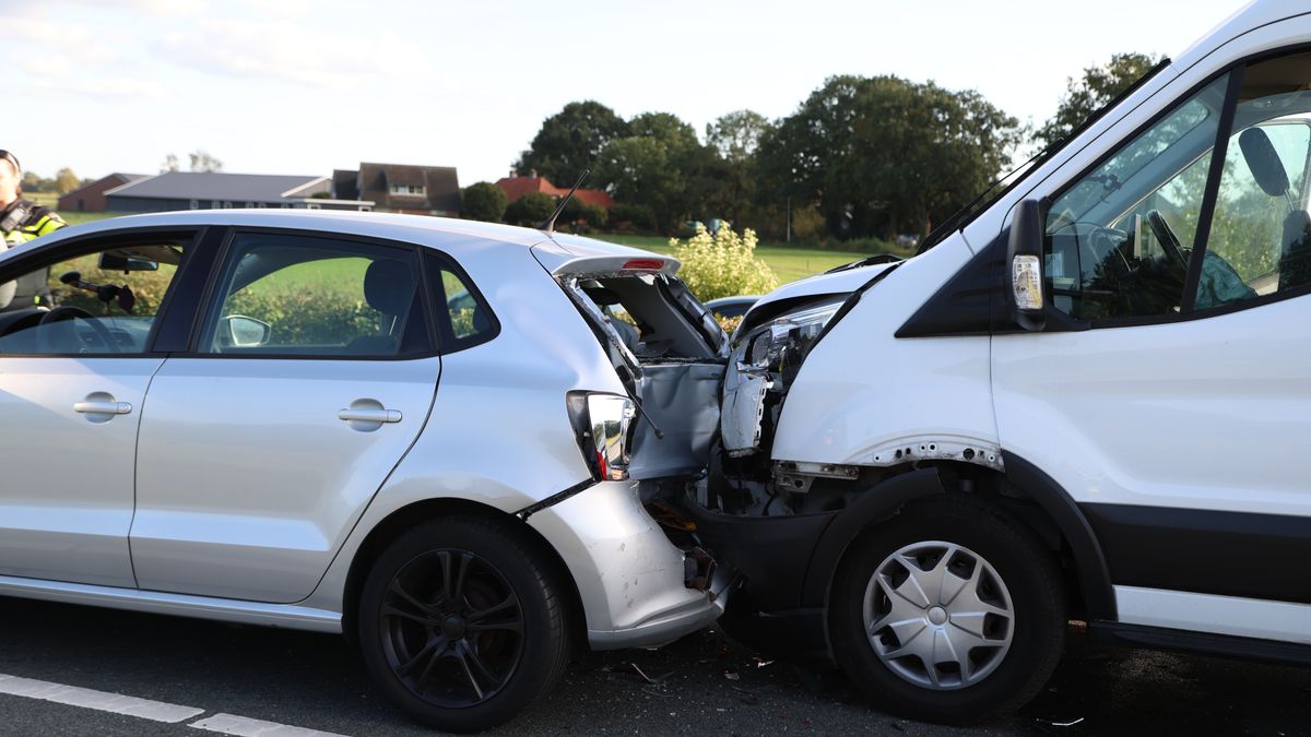 N35 dicht tussen Nijverdal en Wierden na ongeluk met vier auto's