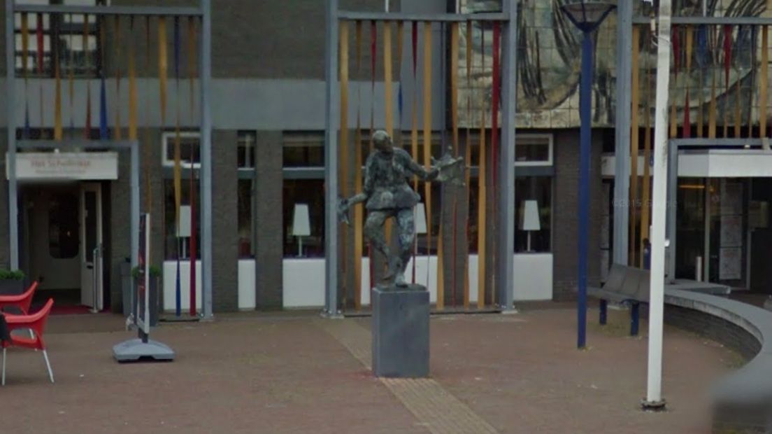 Het beeld De Harlekijn in Meppel (Rechten: Google Streetview)