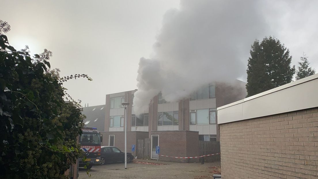 Bij de brand kwam veel rook vrij.