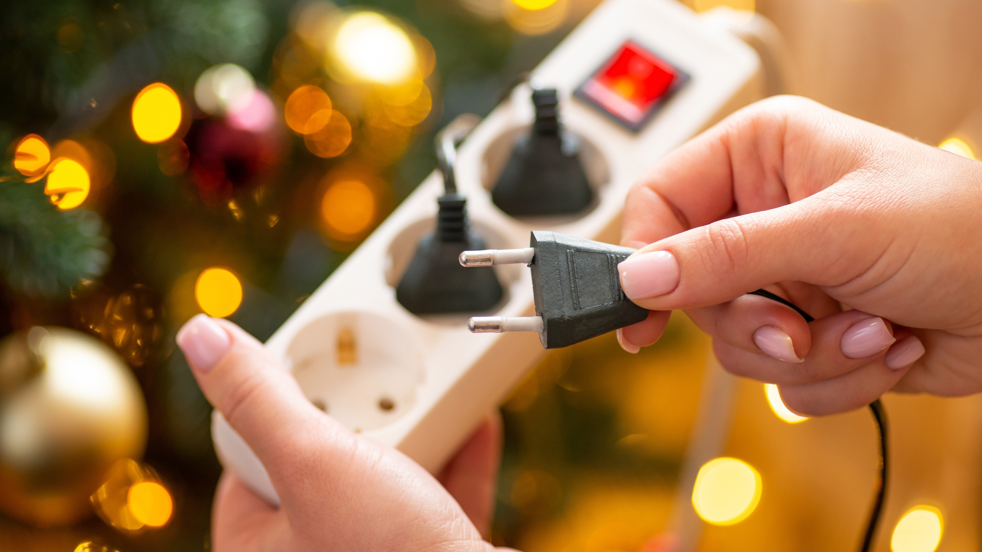 Pas op als je de kerstboom nog even in de stekkerdoos bijprikt.