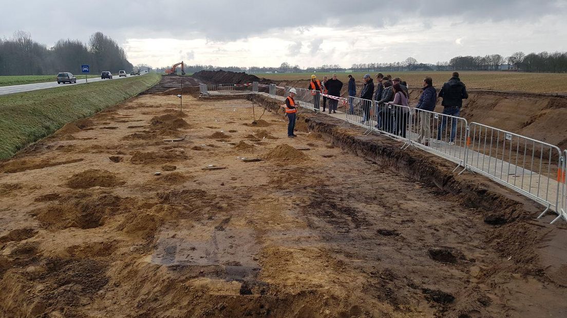 Op verschillende plekken langs de N34 zijn vondsten uit onder meer de prehistorie gedaan (Rechten: RTV Drenthe/Robbert Oosting)