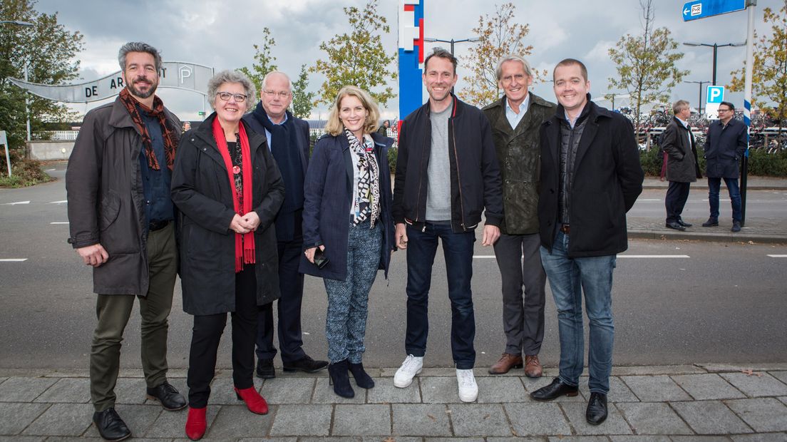 Vlnr: Marco Grob (Centraal Museum), Bertien Houwing (wethouder Amersfoort), Marcel Fluitman (wethouder Zeist), Mariëtte Pennarts (gedeputeerde), Boris Tellegen (kunstenaar), Paul Baltus (directeur Amersfoort in C) en Quinten Peelen (KF Hein).