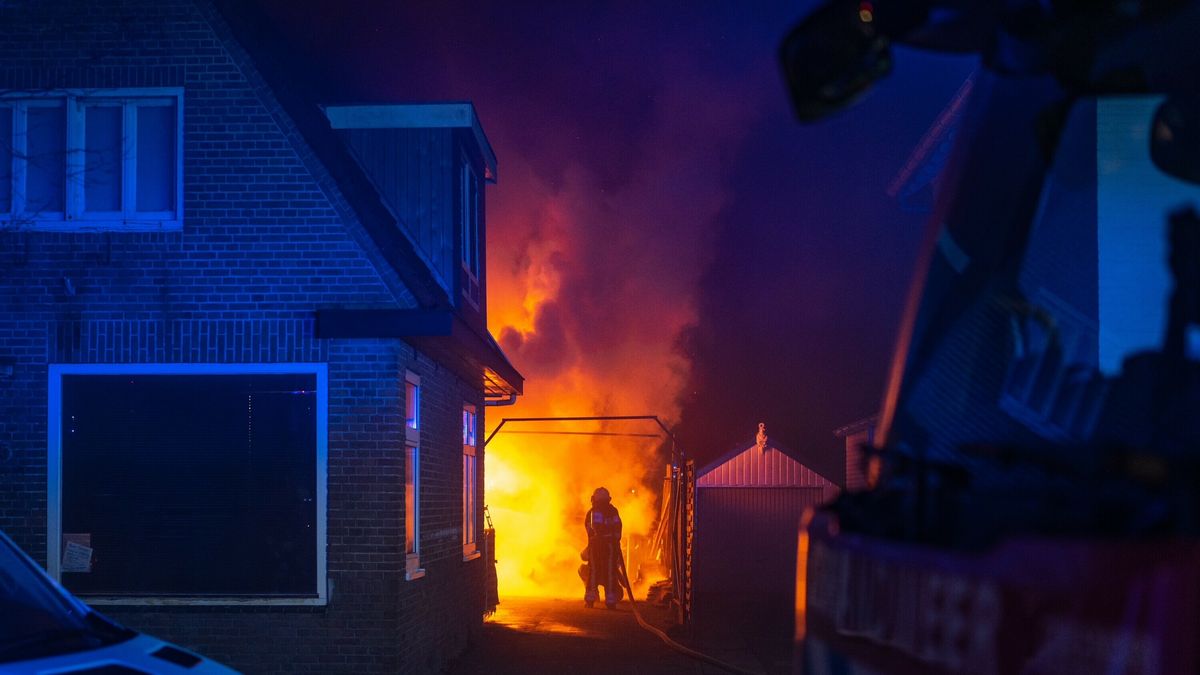 Busje belandt in de sloot bij Ureterp | Opnieuw code geel vanwege dichte mist