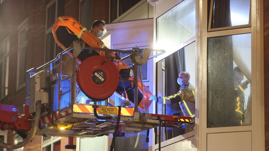 Hulpdiensten bij het huis aan de Weteringkade in Den Haag