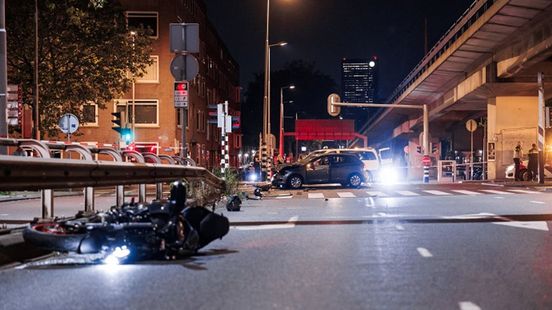 Motorrijder zwaargewond door aanrijding | Dronken duo springt van Brug over de Noord. Motorrijder zwaargewond door aanrijding | Dronken duo springt van Brug over de Noord.