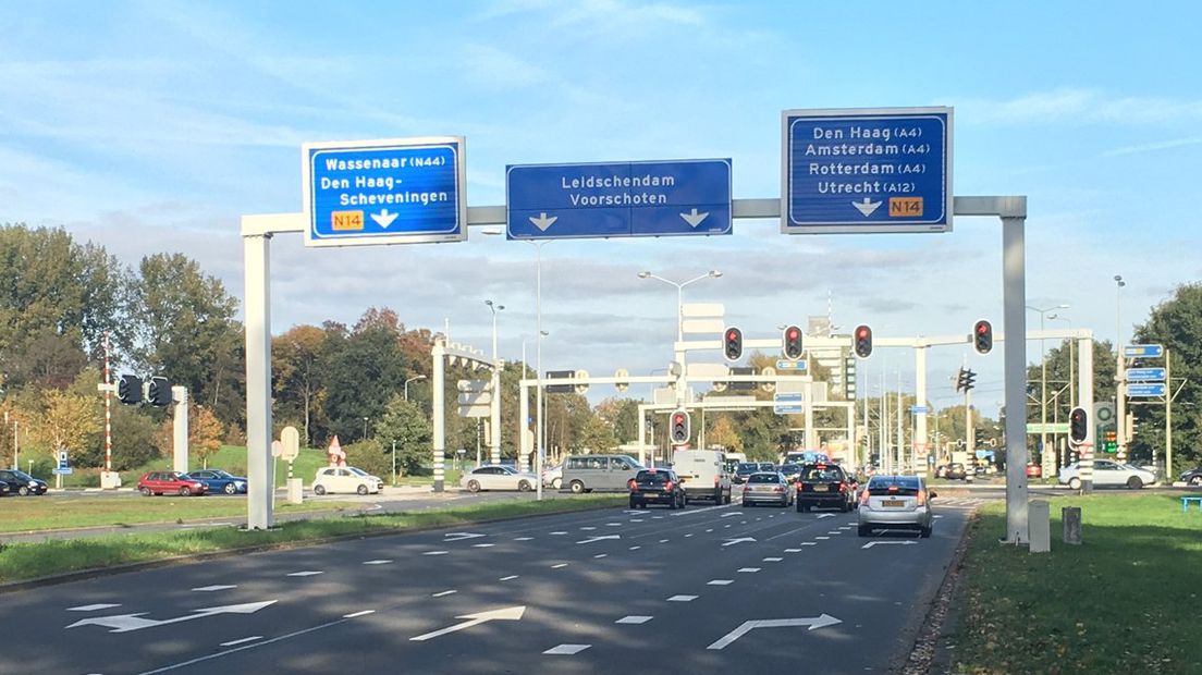 Het kruispunt van de Noordsingel en de N14 in Leidschendam 