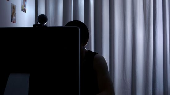 Medewerker OM met tienduizenden kinderpornofoto's wordt vervolgd