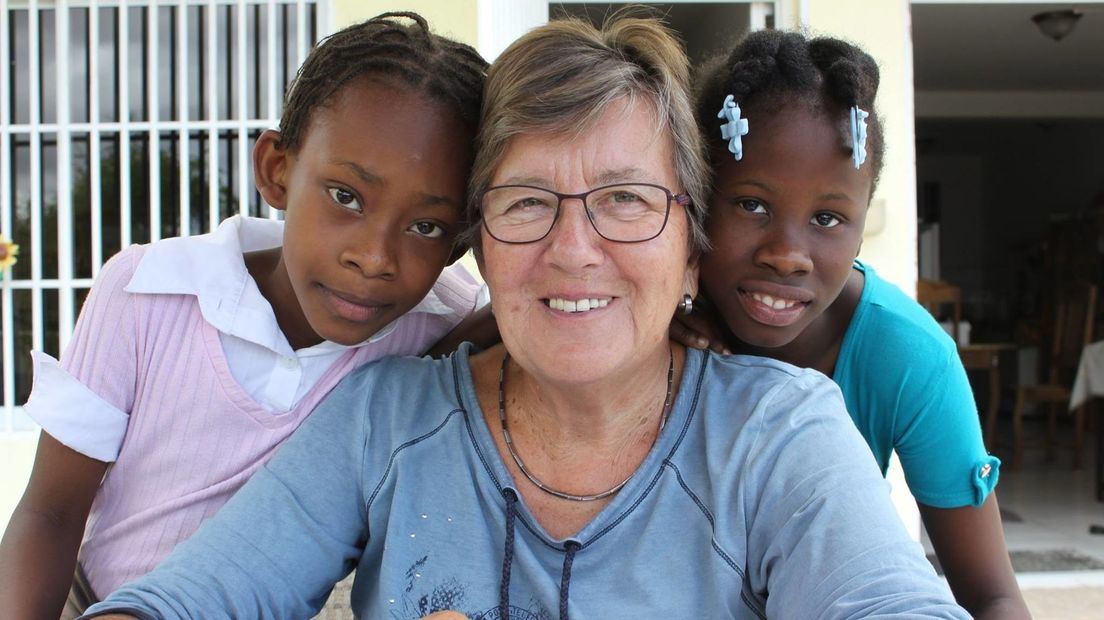 Marijke Zaalberg richtte de stichting in 1998 op (Rechten: Stichting Naar School in Haïti)