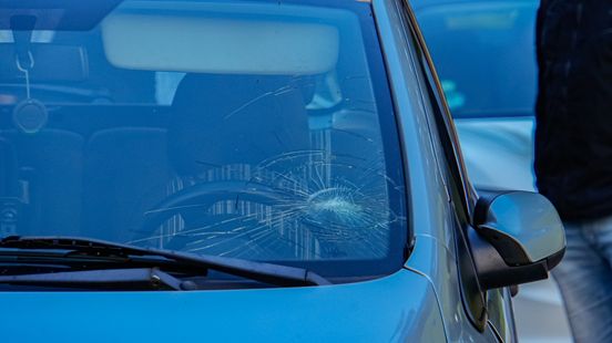 Meisje naar ziekenhuis na aanrijding auto. Meisje naar ziekenhuis na aanrijding auto.