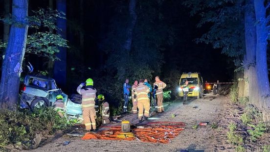 Zwaar ongeluk Voorthuizen: twee doden. Zwaar ongeluk Voorthuizen: twee doden.