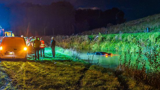 Gewonden bij aanrijding • auto in de sloot