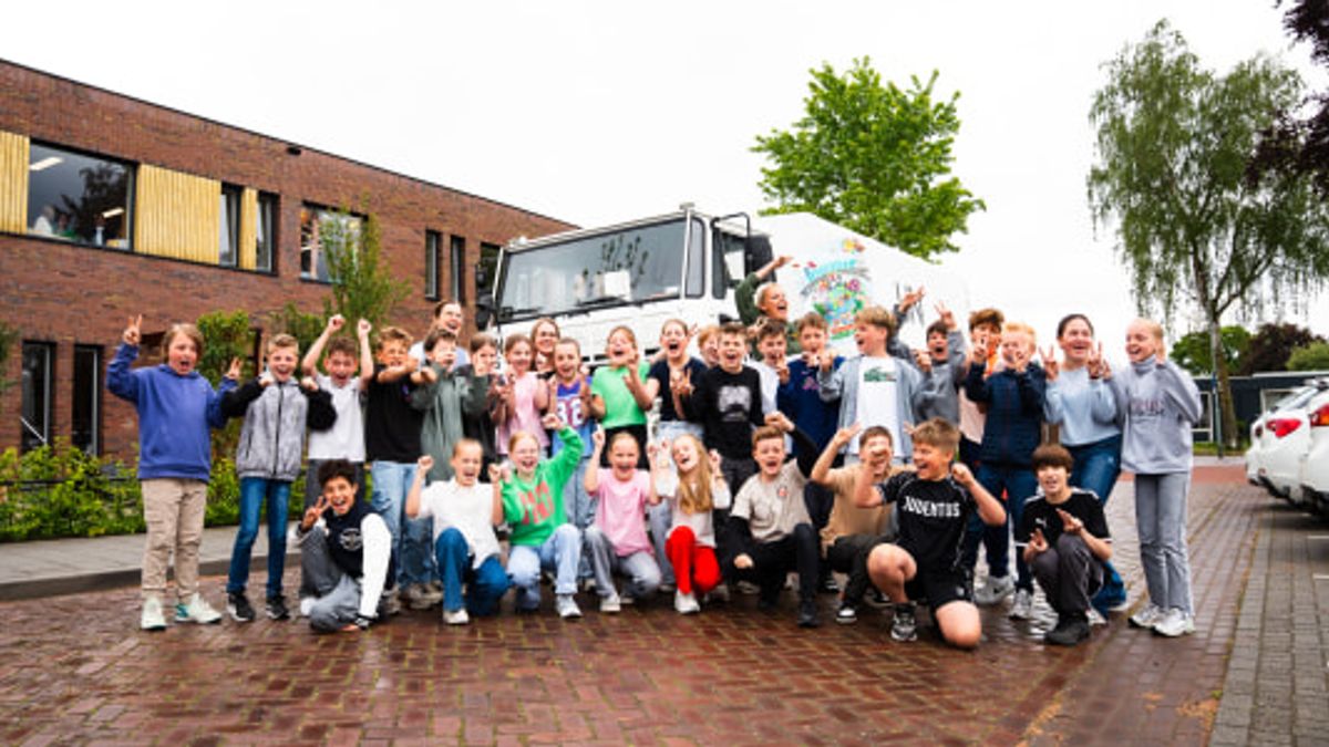 Leerlingen in Maasbree krijgen bezoek van veteranen na winnen wedstrijd