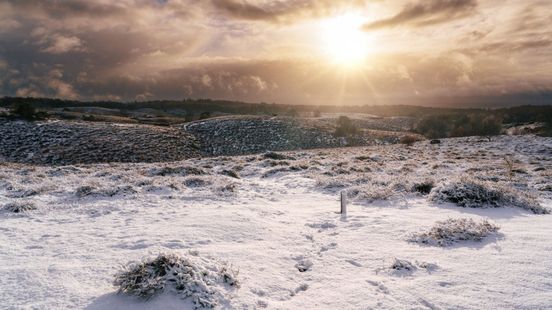 Dik pak sneeuw op komst • Theo Janssen trotseert de kou