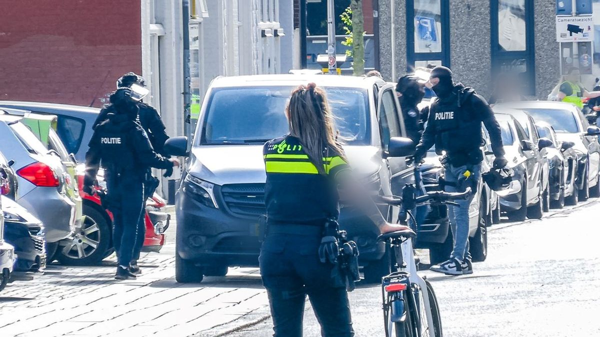 Eigenaar cadeauwinkel wacht onaangename verrassing: aangehouden voor wiethandel na undercoveractie