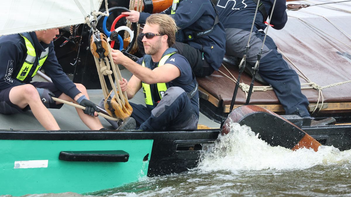 Kijk hier naar een samenvatting van het skûtsjesilen bij Elahuizen