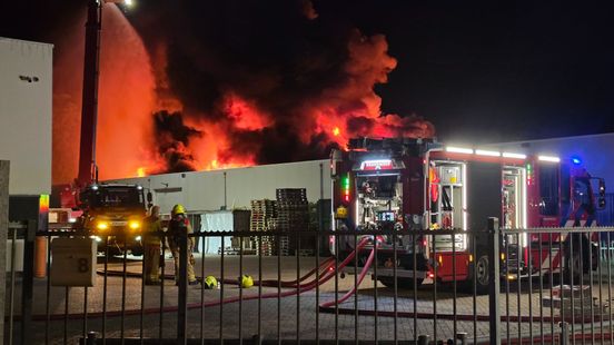 Meerdere panden in brand • automobilist gewond