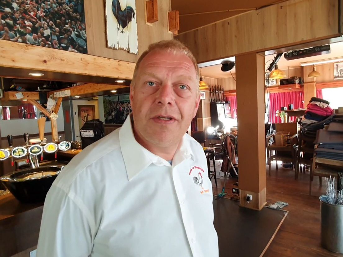 Willem Bollaart, eigenaar Café 't Haantje in Rotterdam-Lombardijen
