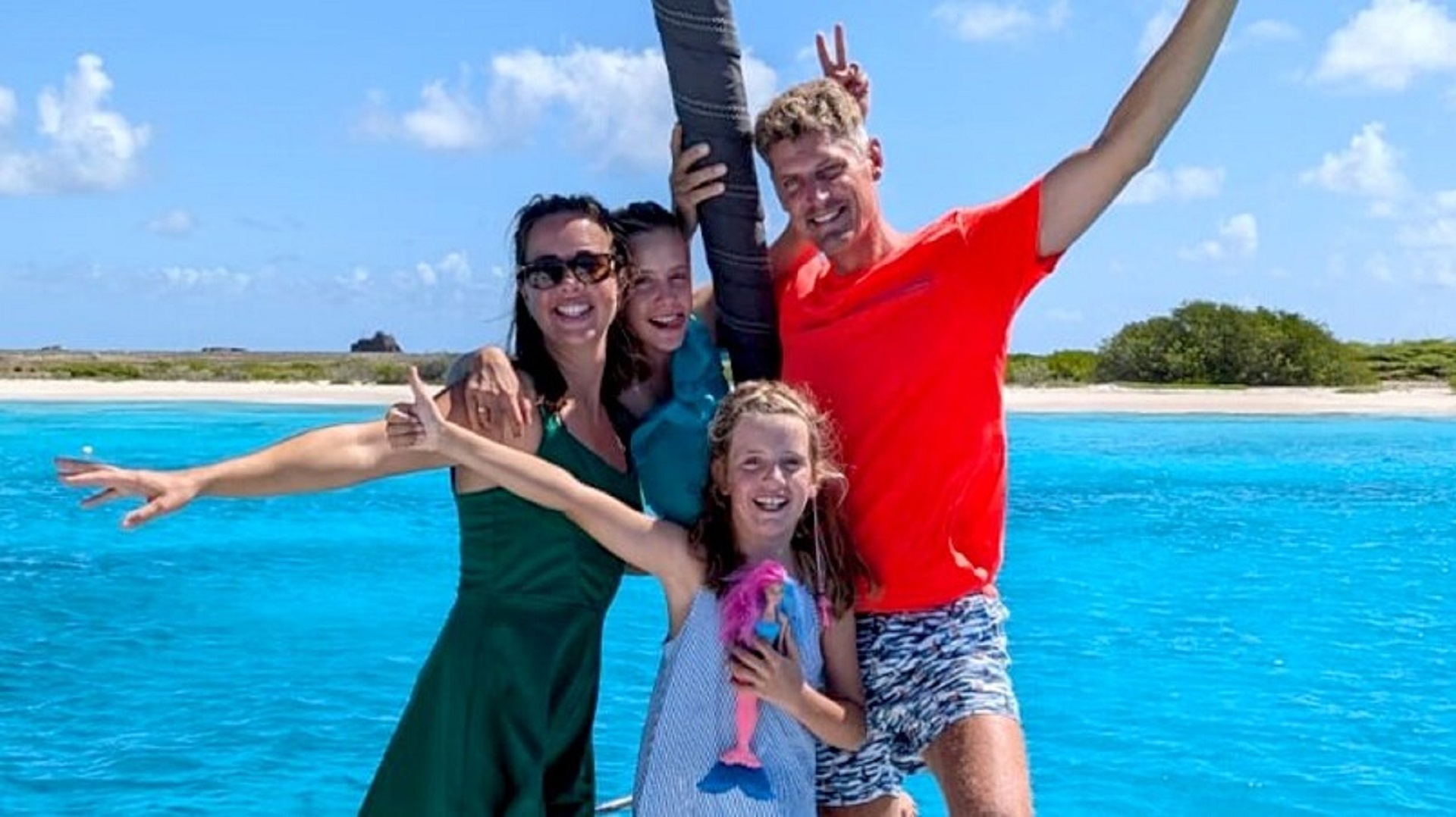 Fryske famylje foar anker yn Frânsk-Polynezië: "Sjogge de fiskjes ûnder de boat swimmen"