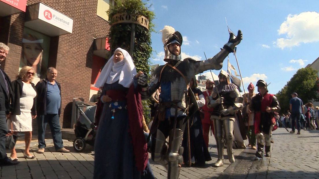 Het Gebroeders Van Limburg Festival in Nijmegen wordt dit jaar niet gehouden. Ook de jaarlijkse optocht, het meest opvallende onderdeel van het tweedaagse festival met honderden middeleeuwse figuren en tienduizenden bezoekers, zal niet te zien zijn. Het festival wordt driejaarlijks.