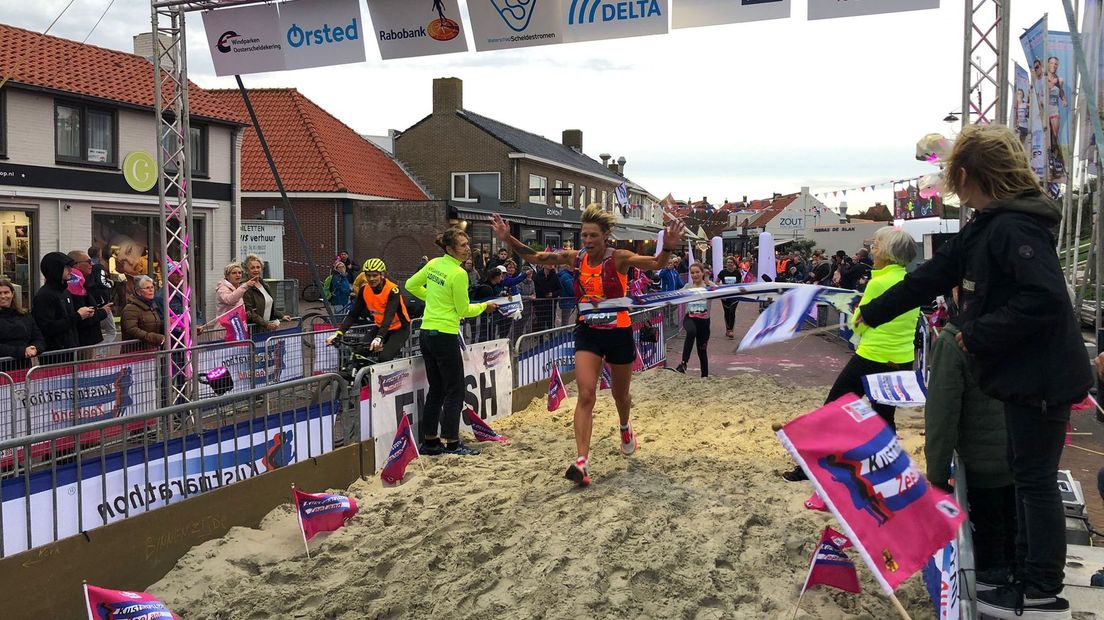 Linda Versluis uit Gapinge wint de tweede editie van de trail