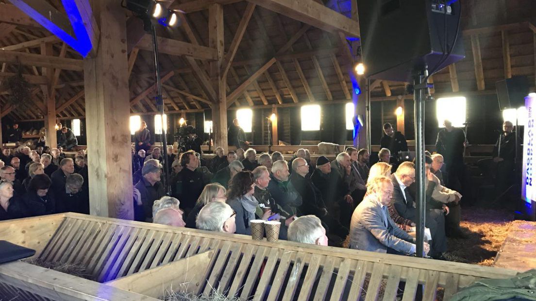 Ruim tweehonderd belangstellenden kwamen naar het debat in Balloo (Rechten: RTV Drenthe/Laura Smit)