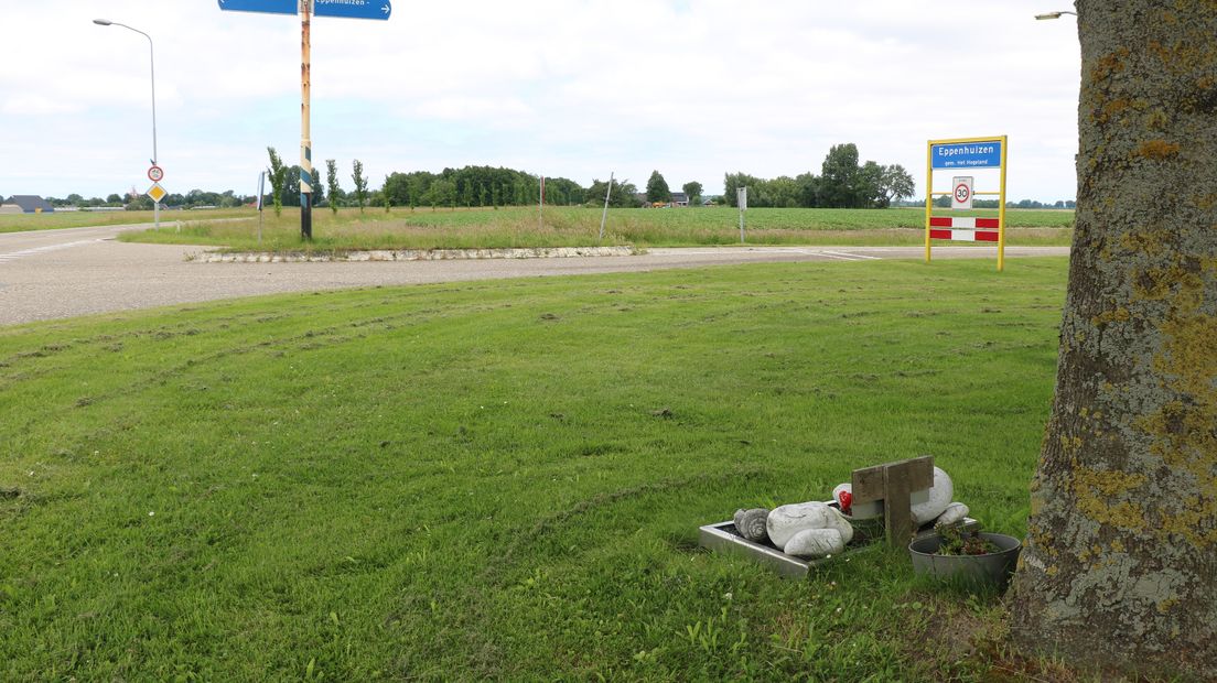 Het bermmonument aan de Kantsterweg bij Eppenhuizen