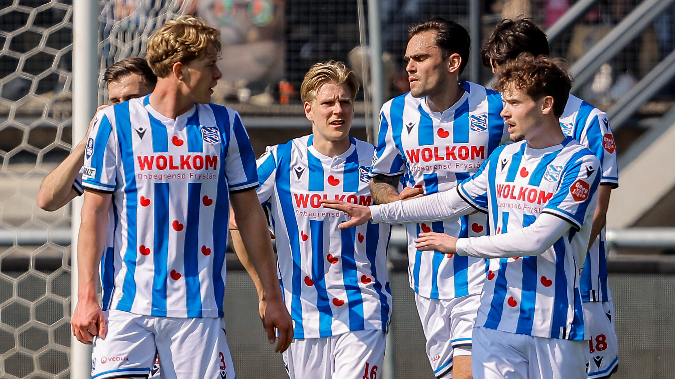 Hearrenfeanspilers fiere de goal fan Trenskow