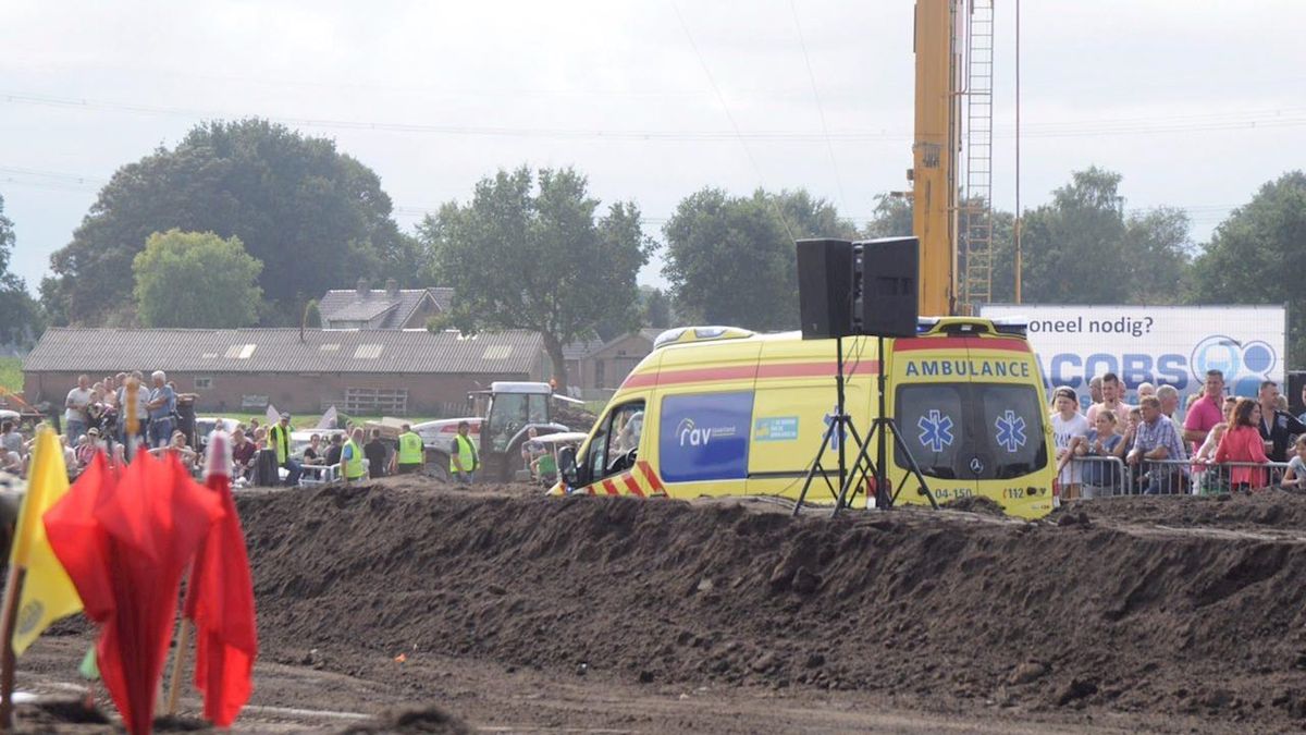 Wedstrijdofficials gewond bij ongeluk Rommelcross Schuinesloot