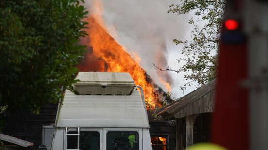 Brandende schuur in Eefde • gewonde bij aanrijding met step. Brandende schuur in Eefde • gewonde bij aanrijding met step.