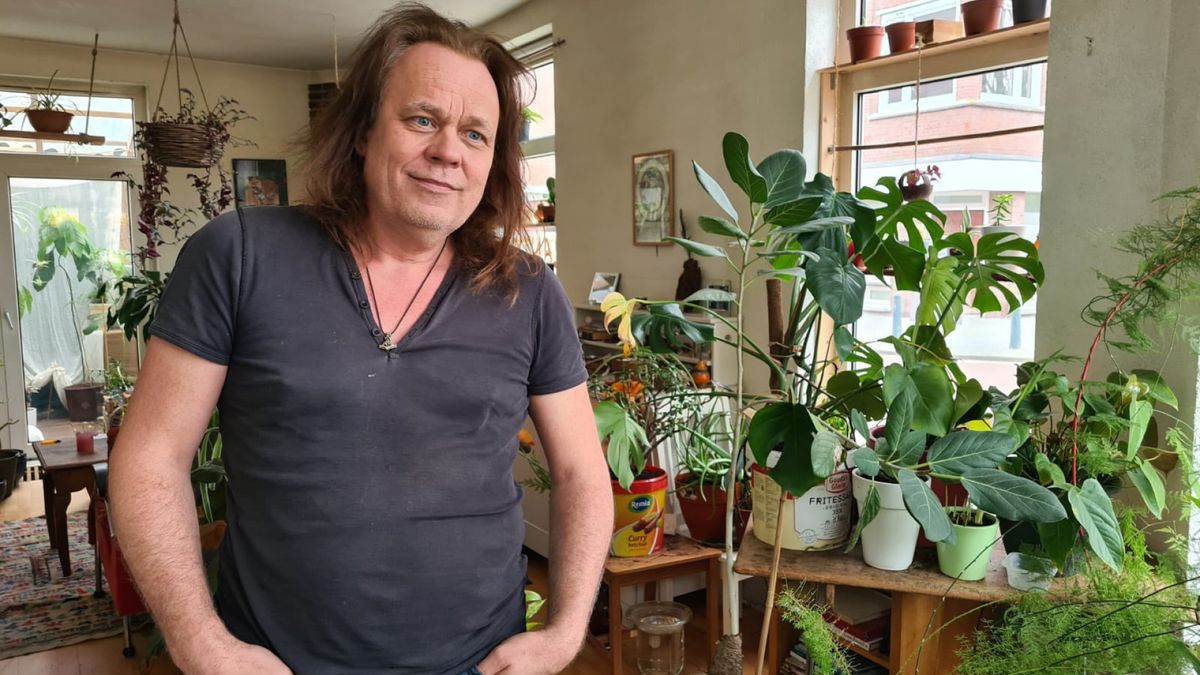 Sam heeft thuis een plantenasiel: meer dan 100 planten op 60 vierkante ...