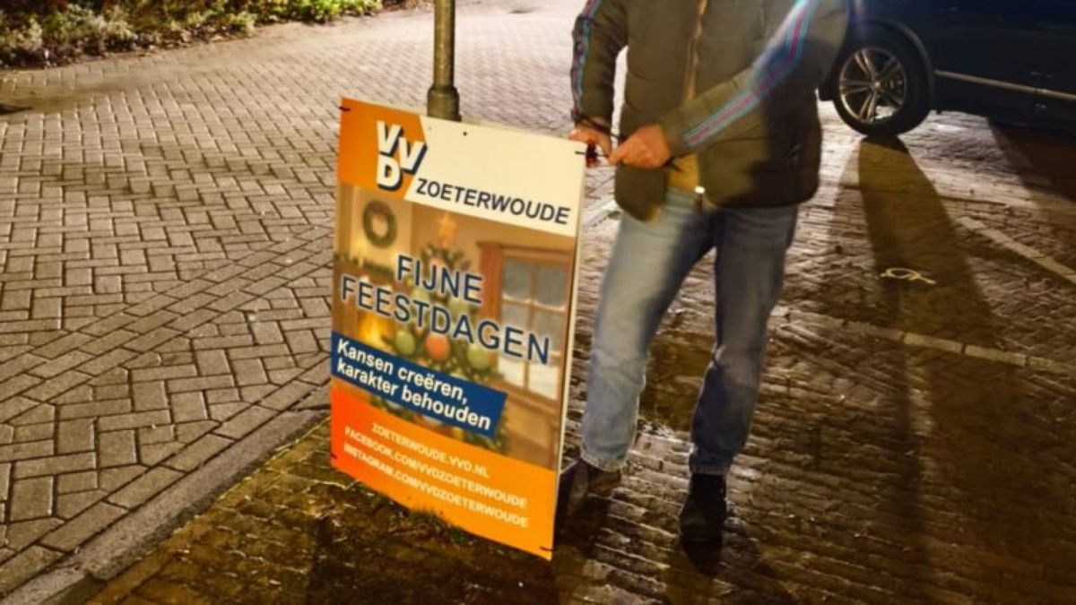 Borden met kerstboodschappen van VVD gestolen: 'Pijnlijk'