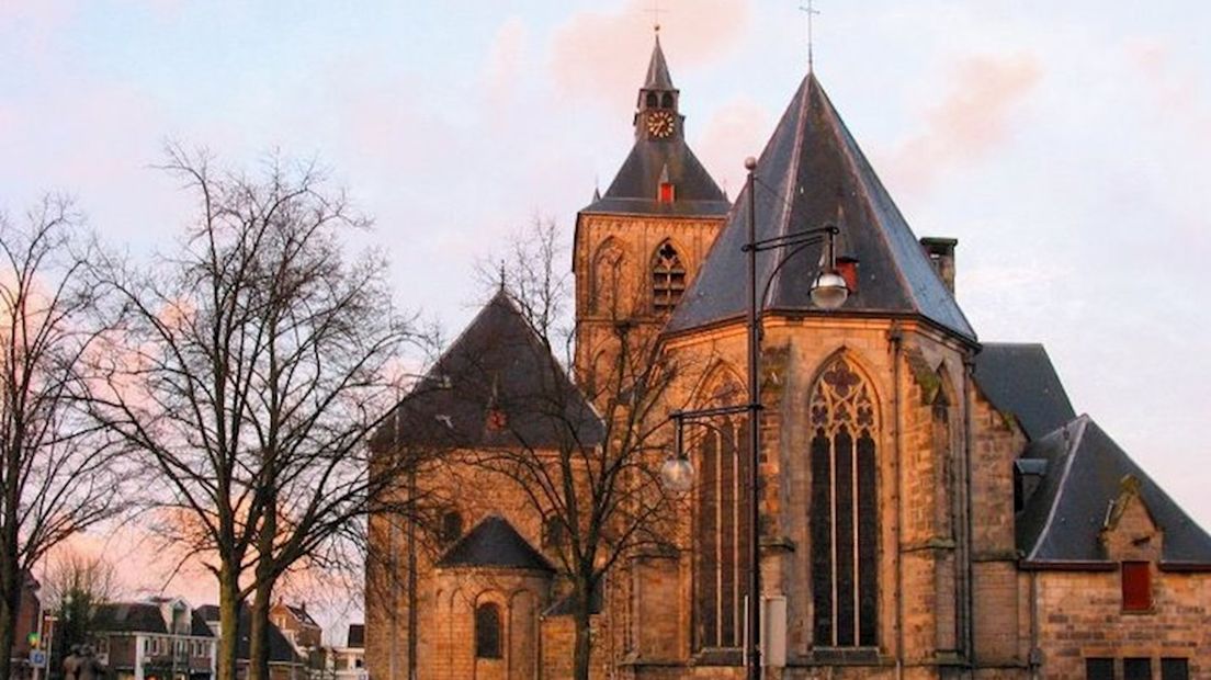 Oude fundering gevonden onder Plechelmus Oldenzaal