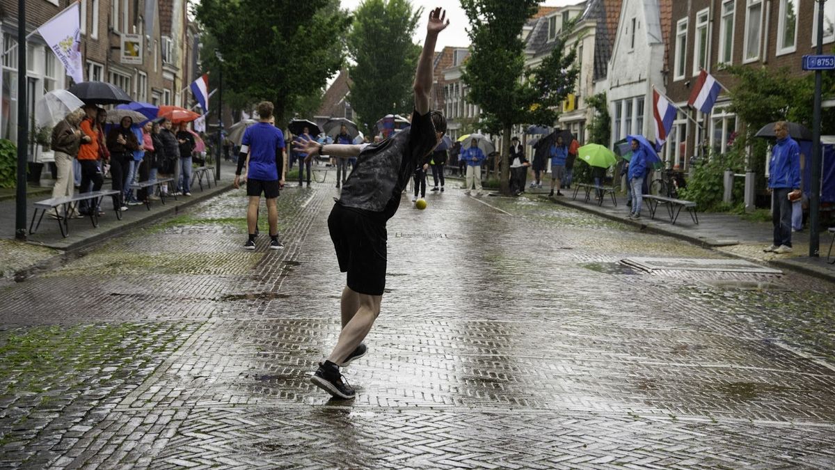 Meer dan 300 kaatsers in Harlingen: wat is het geheim van het Lanenkaatsen?