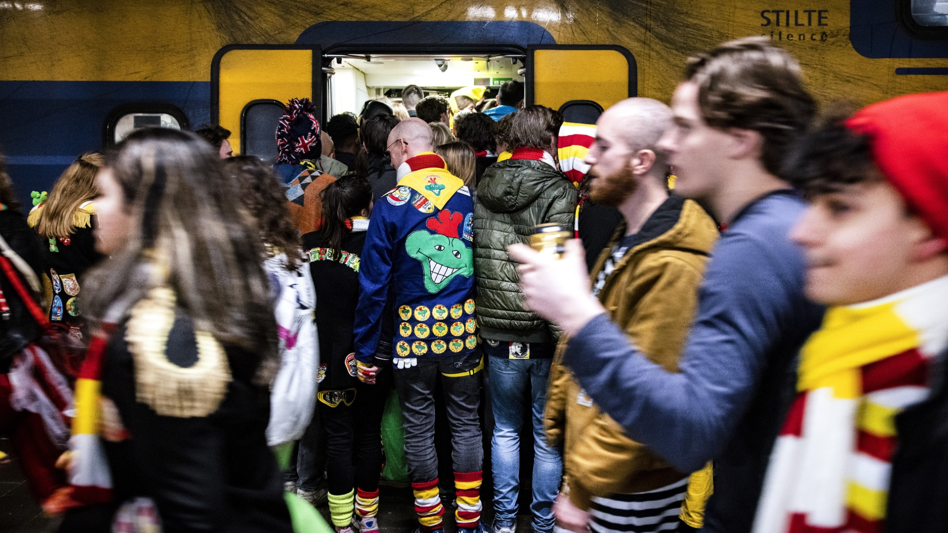 NS hekelt rotzooi tijdens carnavalsweekend: 'Veel meldingen van braaksel'