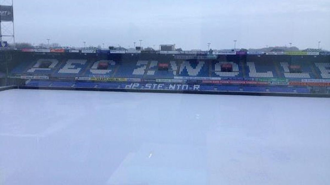 Sneeuw op het veld in Zwolle