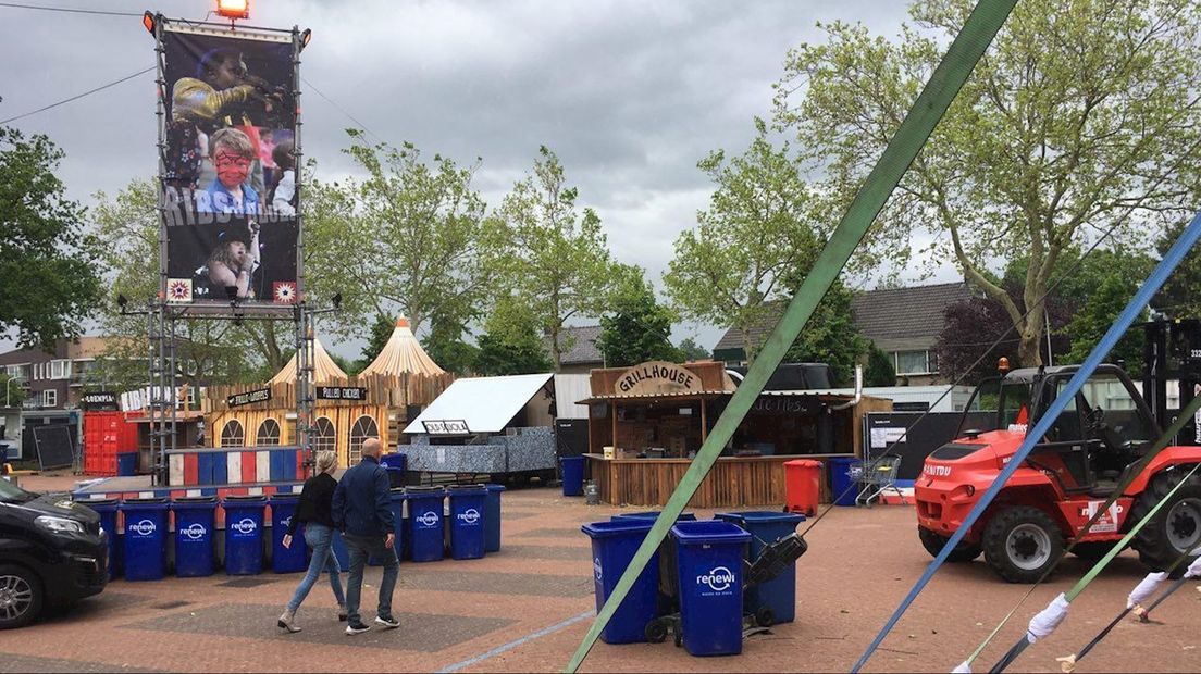 Laatste werkzaamheden voor Ribs & Blues, driedaags gratis festival in Raalte