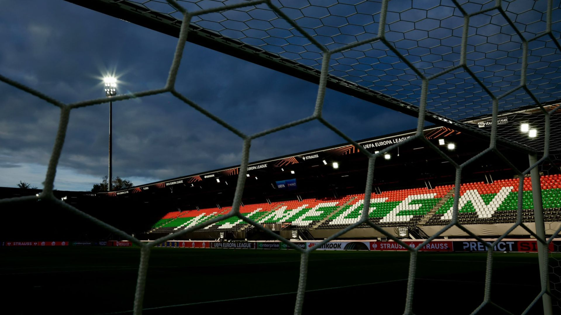 LIVE | Spannende Europese avond in Nijmegen • hoe reageren NEC fans op Tadic?