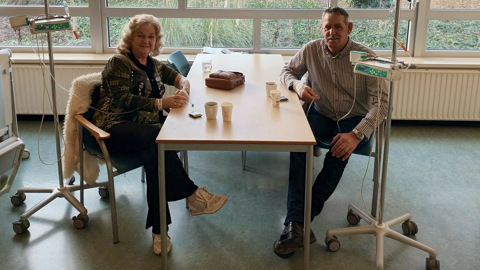 Griet en Leo tegearre oan it ynfús mei gemo