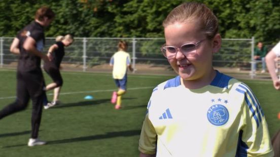 Grote wens komt uit: Sanne (9) schittert in haar eigen voetbalteam