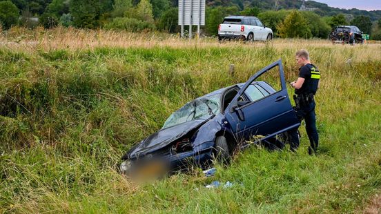 Auto slaat over de kop bij Beek-Ubbergen