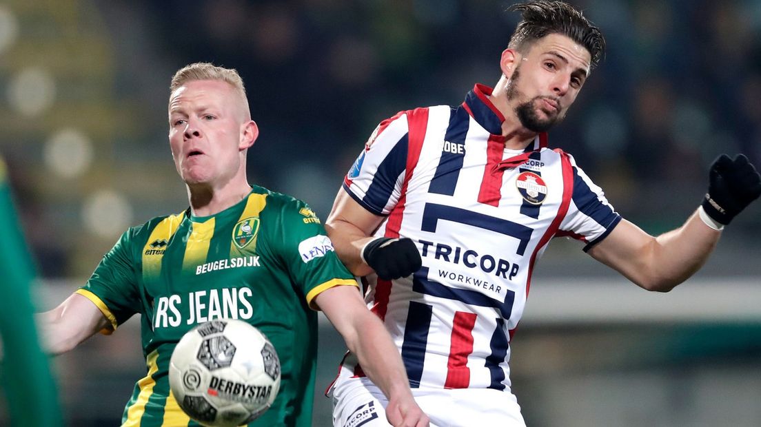 ADO Den Haag en Willem II in betere tijden, Tom Beugelsdijk en Fran Sol vechten om de bal