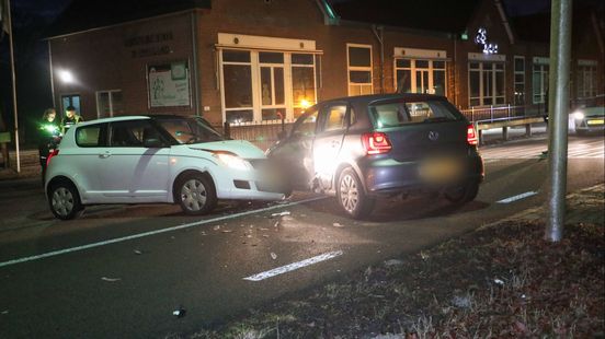 Automobilisten botsen op N301, weg voorlopig dicht