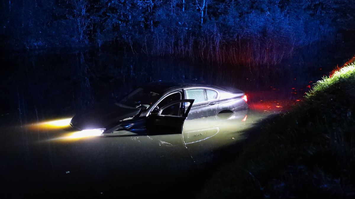 112-nieuws: Auto belandt in sloot bij Bad Nieuweschans • Eén aanhouding bij vondst hennepkwekerij in