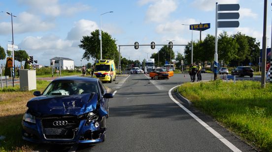 forse schade bij botsing autos in Zwolle. forse schade bij botsing autos in Zwolle.