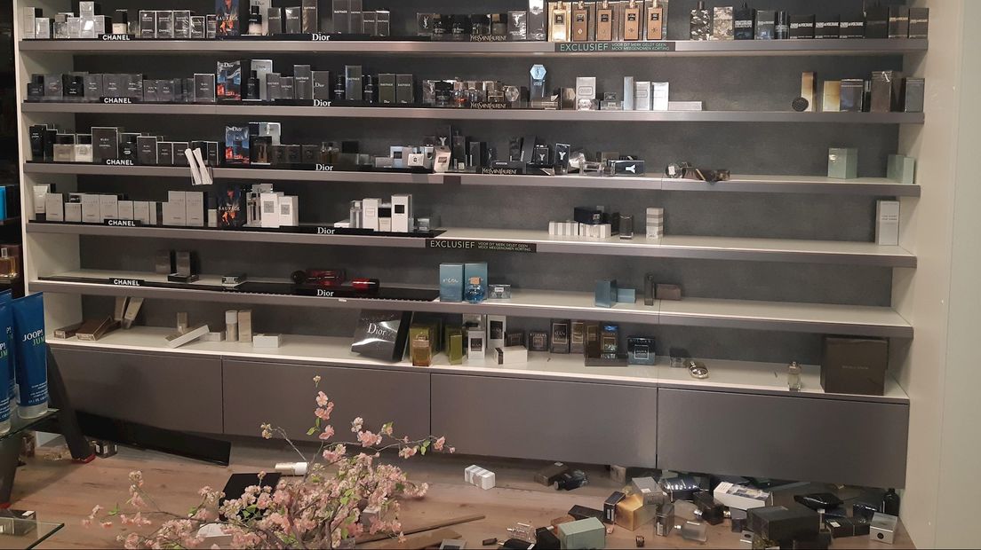 Mannen maken voor tienduizenden euro's parfums buit in Wierden