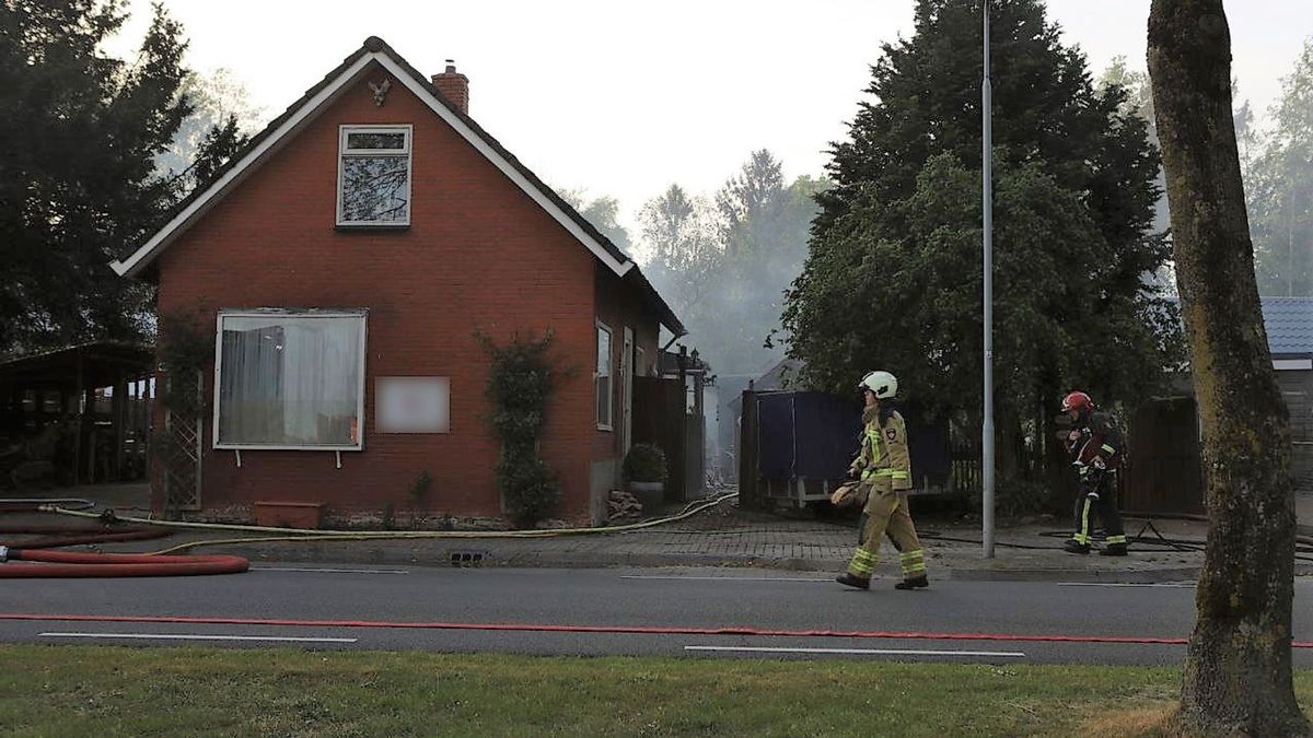 Schuurtje vliegt in brand in Valthermond