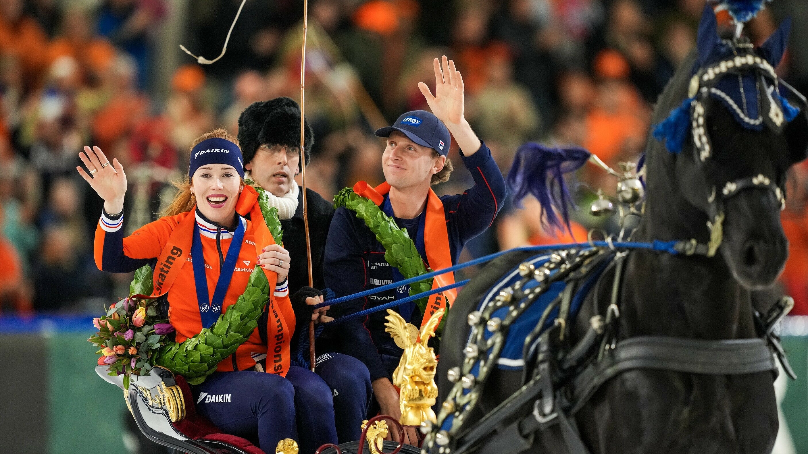 Kippenvel voor Rijpma-de Jong bij vierde EK-titel in vol Thialf: "Dit was de mooiste"