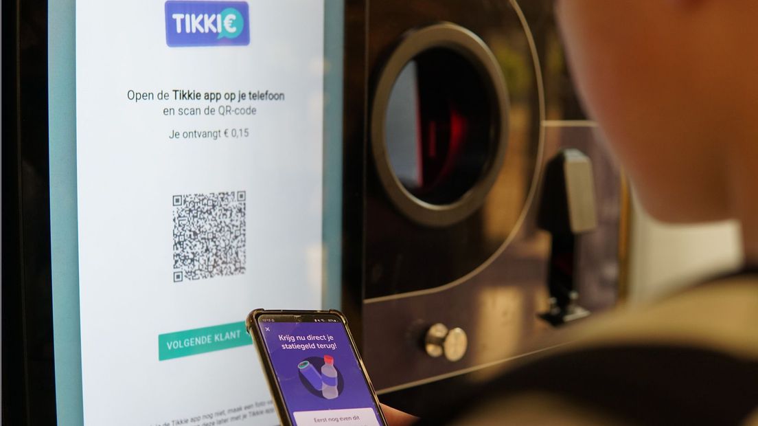 Met een qr-code krijgen mensen hun statiegeld terug.