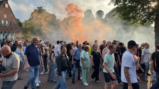 Wilders spreekt bij anti-azc-protest Didam: een aanhouding, fakkels afgestoken