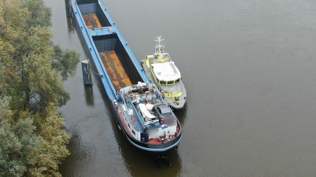 Het schip bij daglicht.